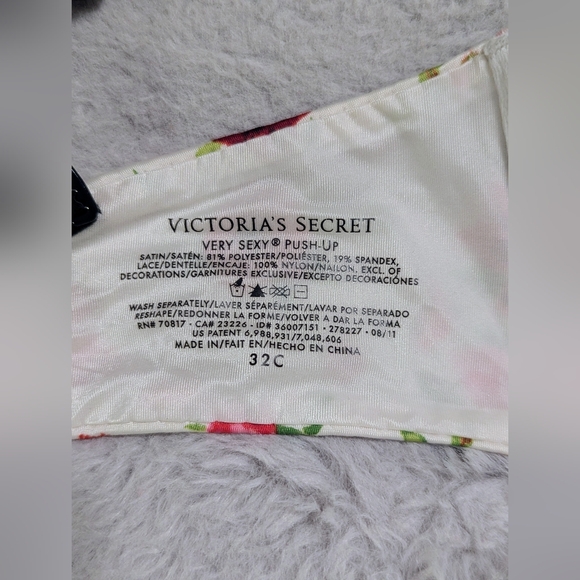 Victoria's Secret Very Sexy Push-up Bra 32C - Picture 6 of 6